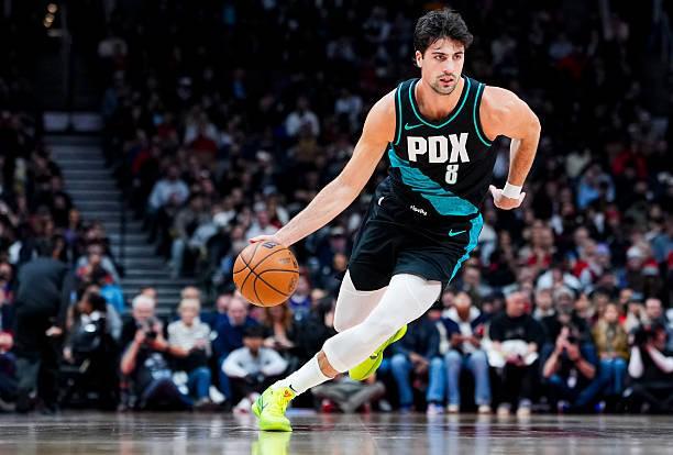 开云服务-阿夫迪亚：我从小到大都趴着睡觉，现在背上有伤得侧躺着睡